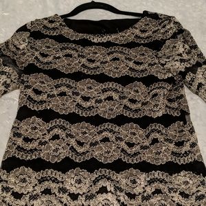 Blouse with lace